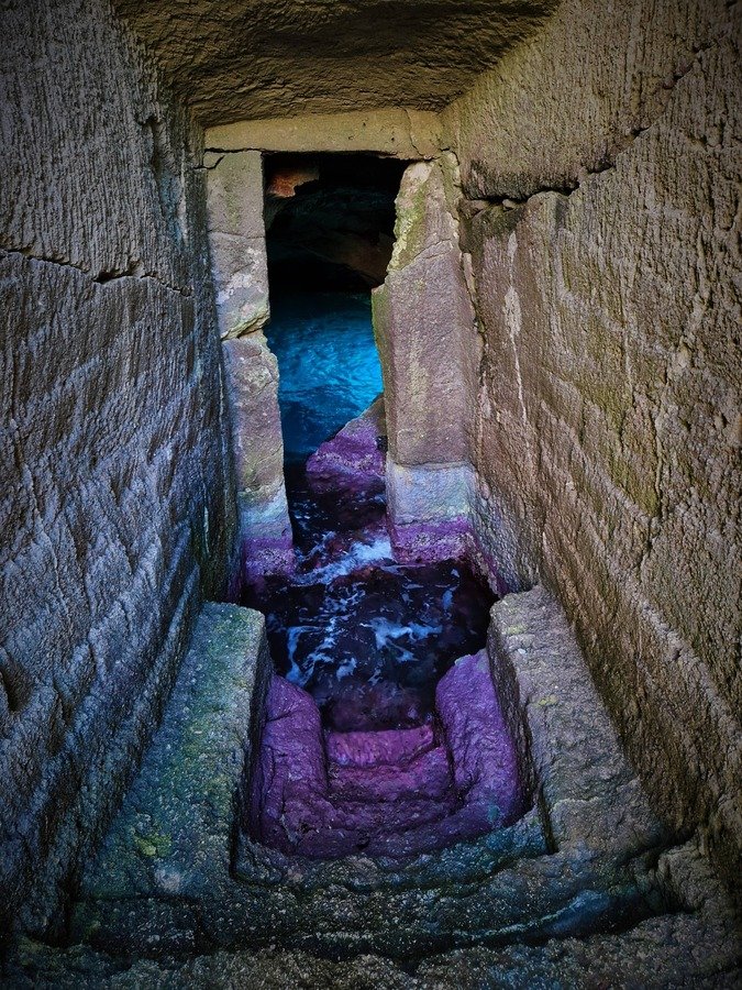 foto della gradinata che porta alla grotta Dei Monaci a Marina Serra